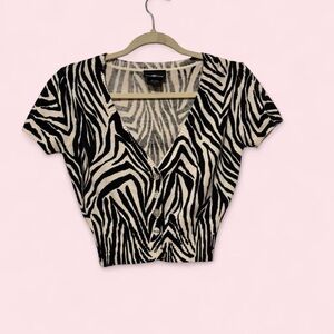 Vintage Y2K zebra print short sleeve button up fitted sweater med